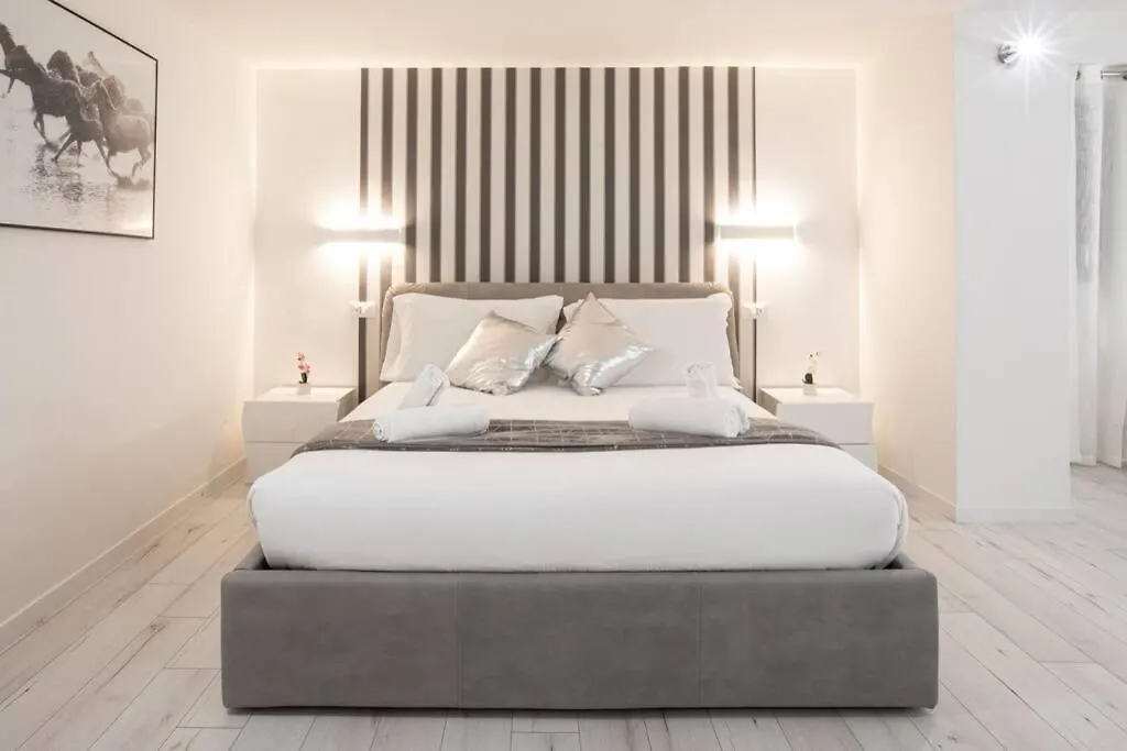 Unforgettable Split Level Jacuzzi Suite Navona - Top Collection Rome 0*,  Italy